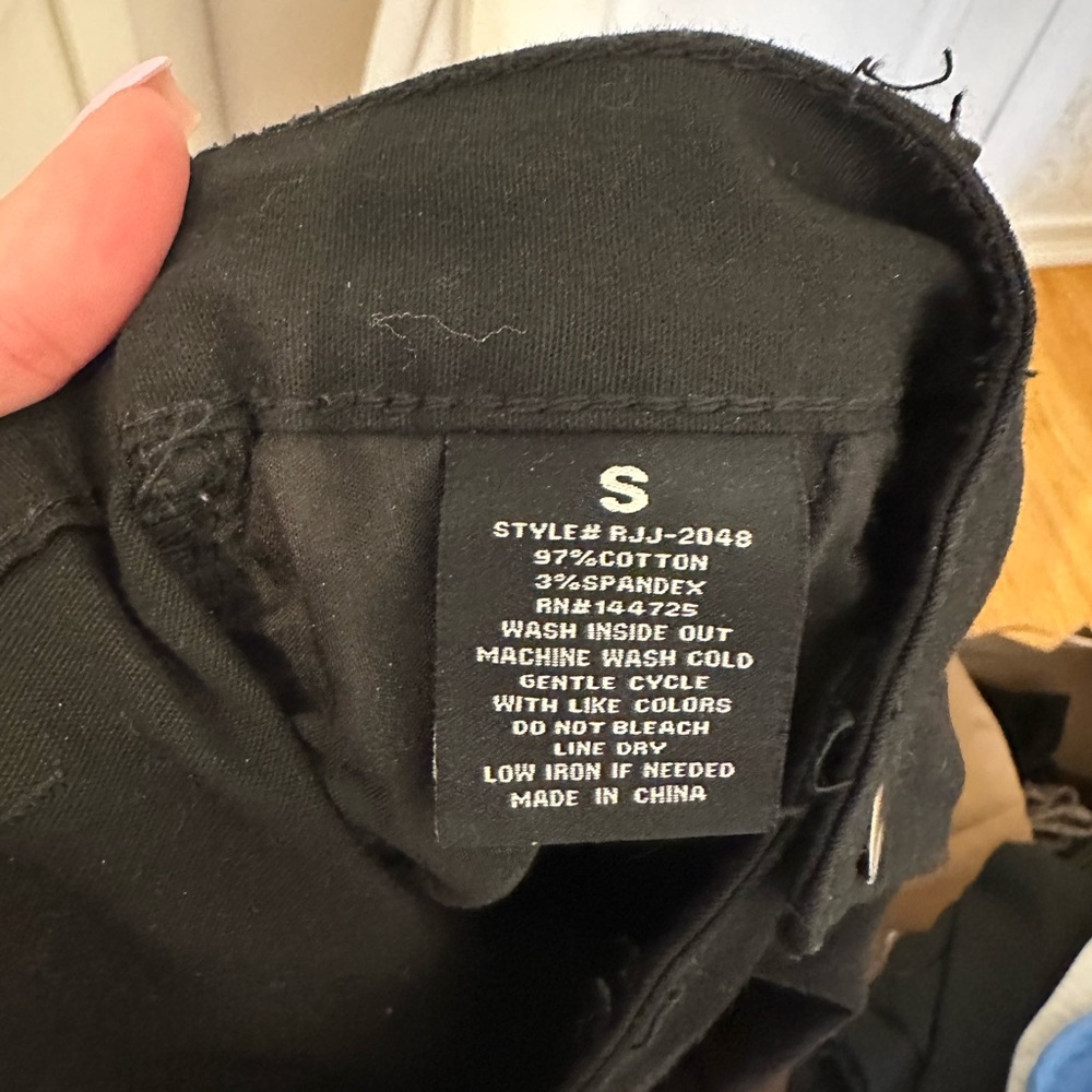 Women’s Black Cargo Pants - Picture 3 of 5